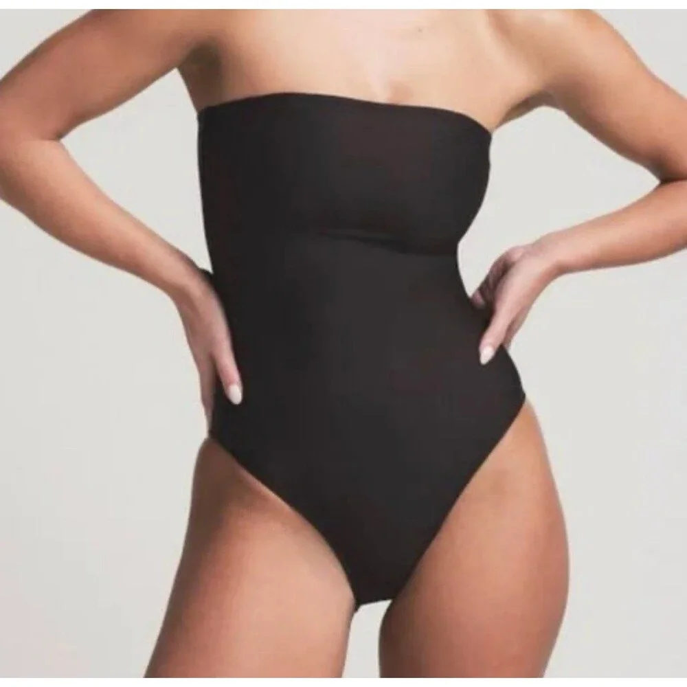 Skims SIGNATURE SWIM STRAPLESS ONE PIECE Onyx